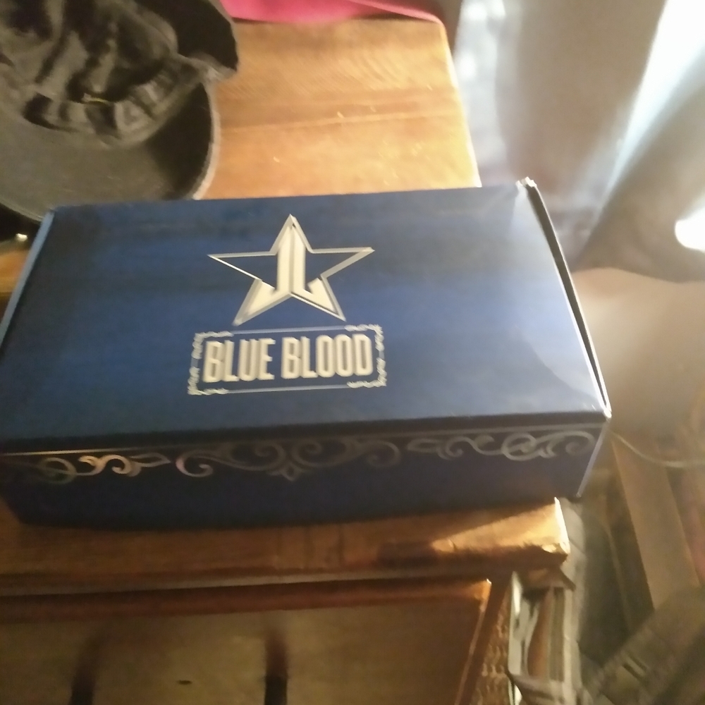 Jeffree Star Cosmetics Blue Blood pallette
